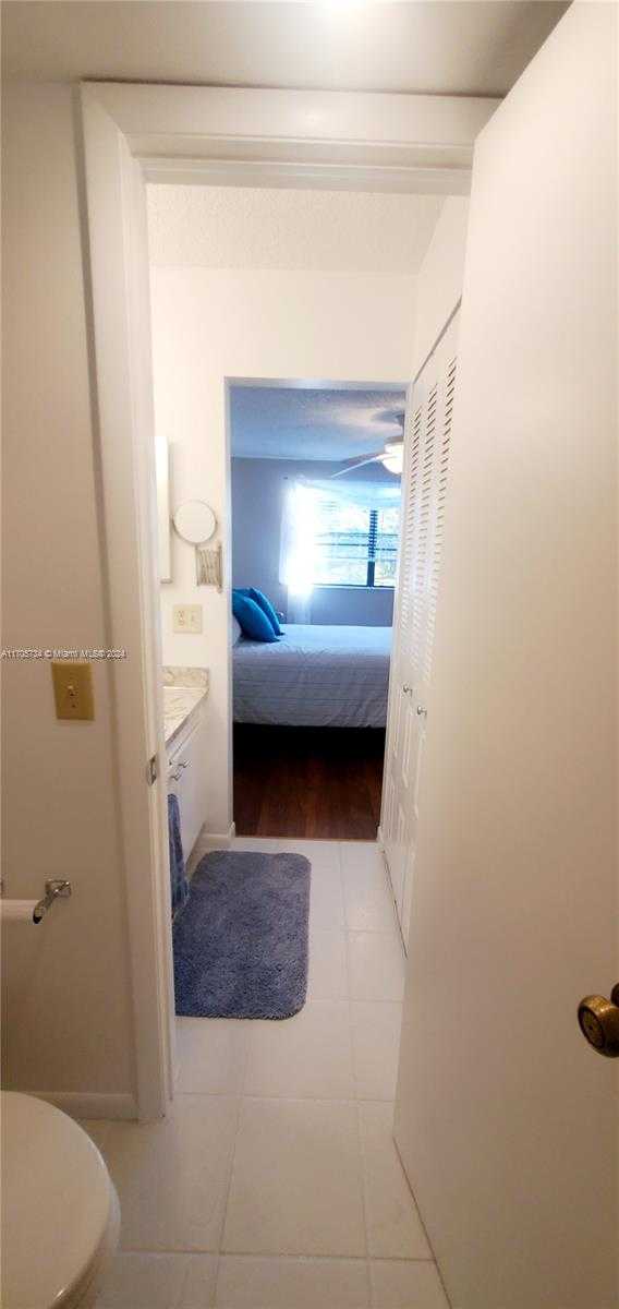 Small Image of 10304 SUNRISE LAKES BLVD #211, Sunrise Number 24