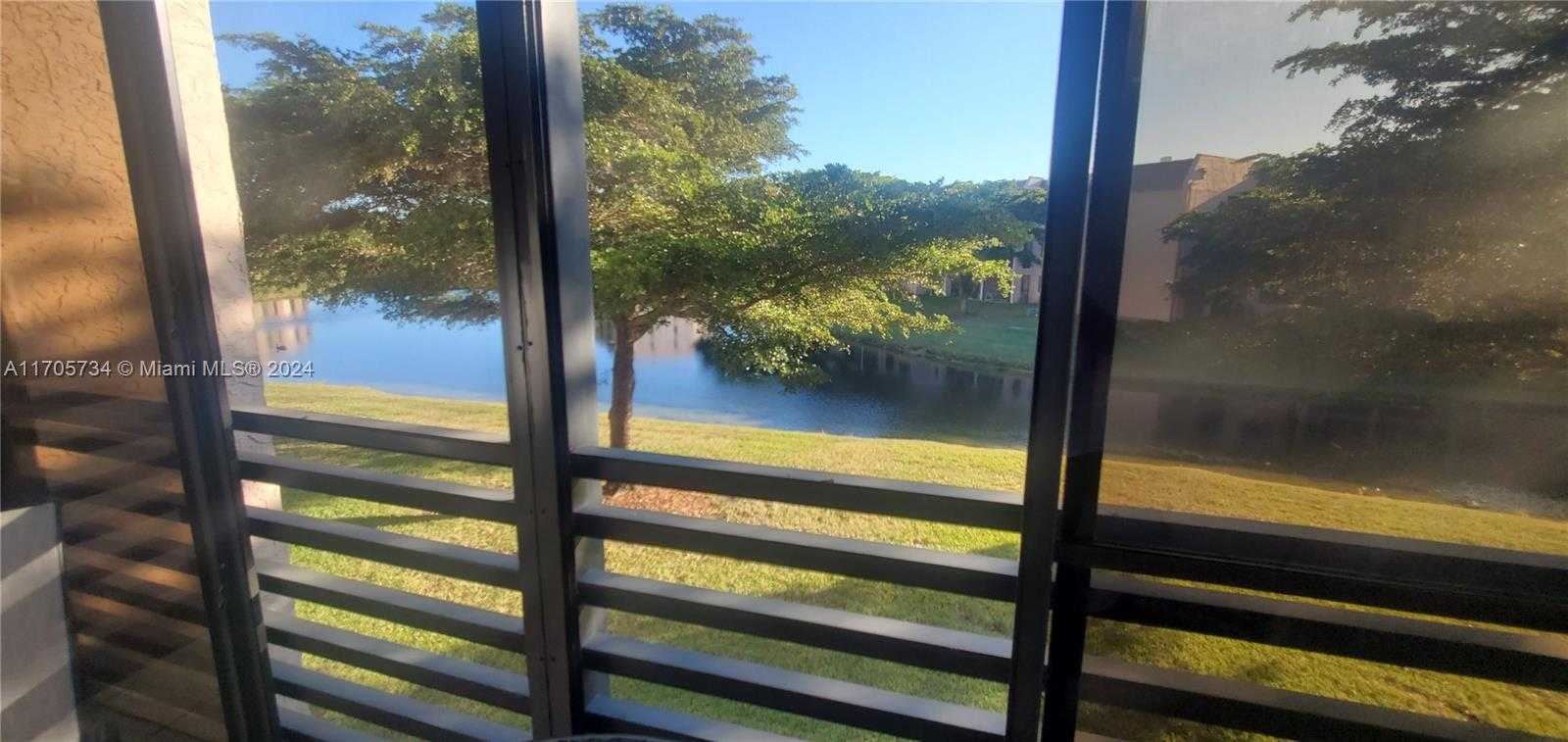 Small Image of 10304 SUNRISE LAKES BLVD #211, Sunrise Number 28