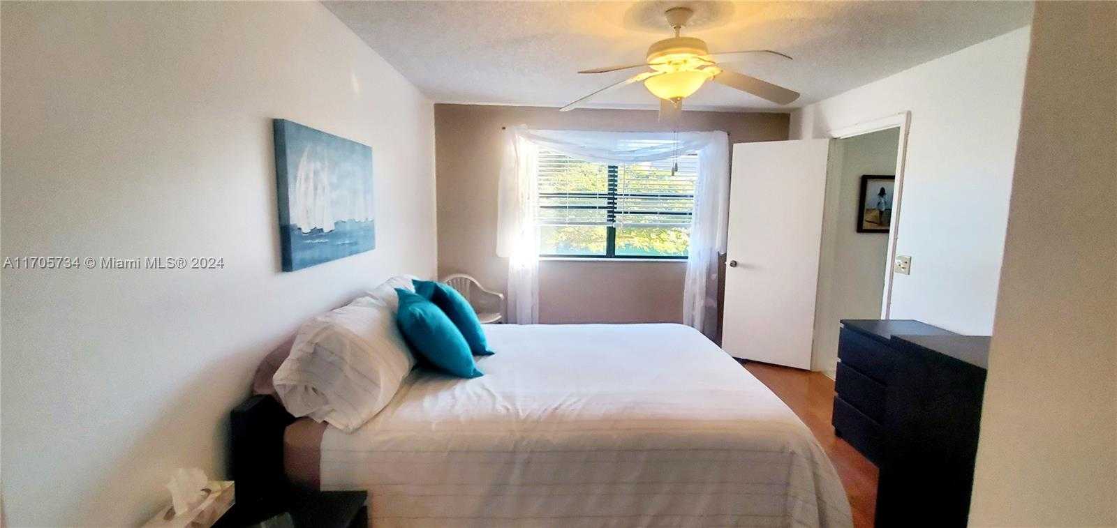 Small Image of 10304 SUNRISE LAKES BLVD #211, Sunrise Number 30