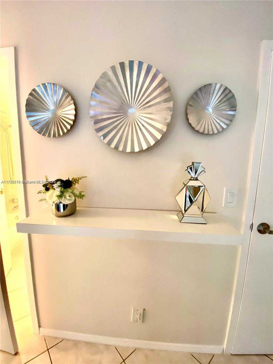 Small Image of 2101 ATLANTIC SHORES BLVD #108, Hallandale Beach Number 21