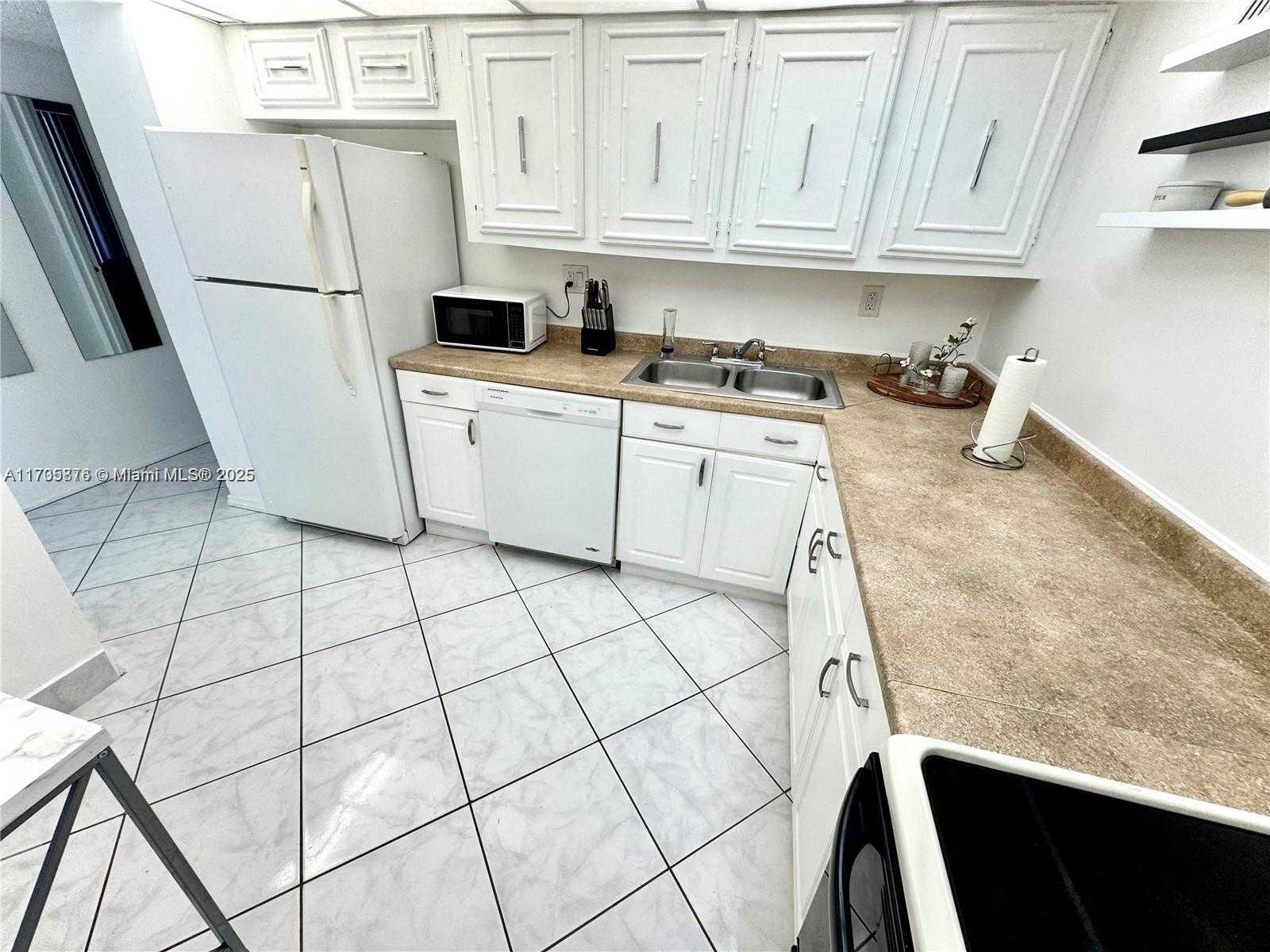 Small Image of 2101 ATLANTIC SHORES BLVD #108, Hallandale Beach Number 26