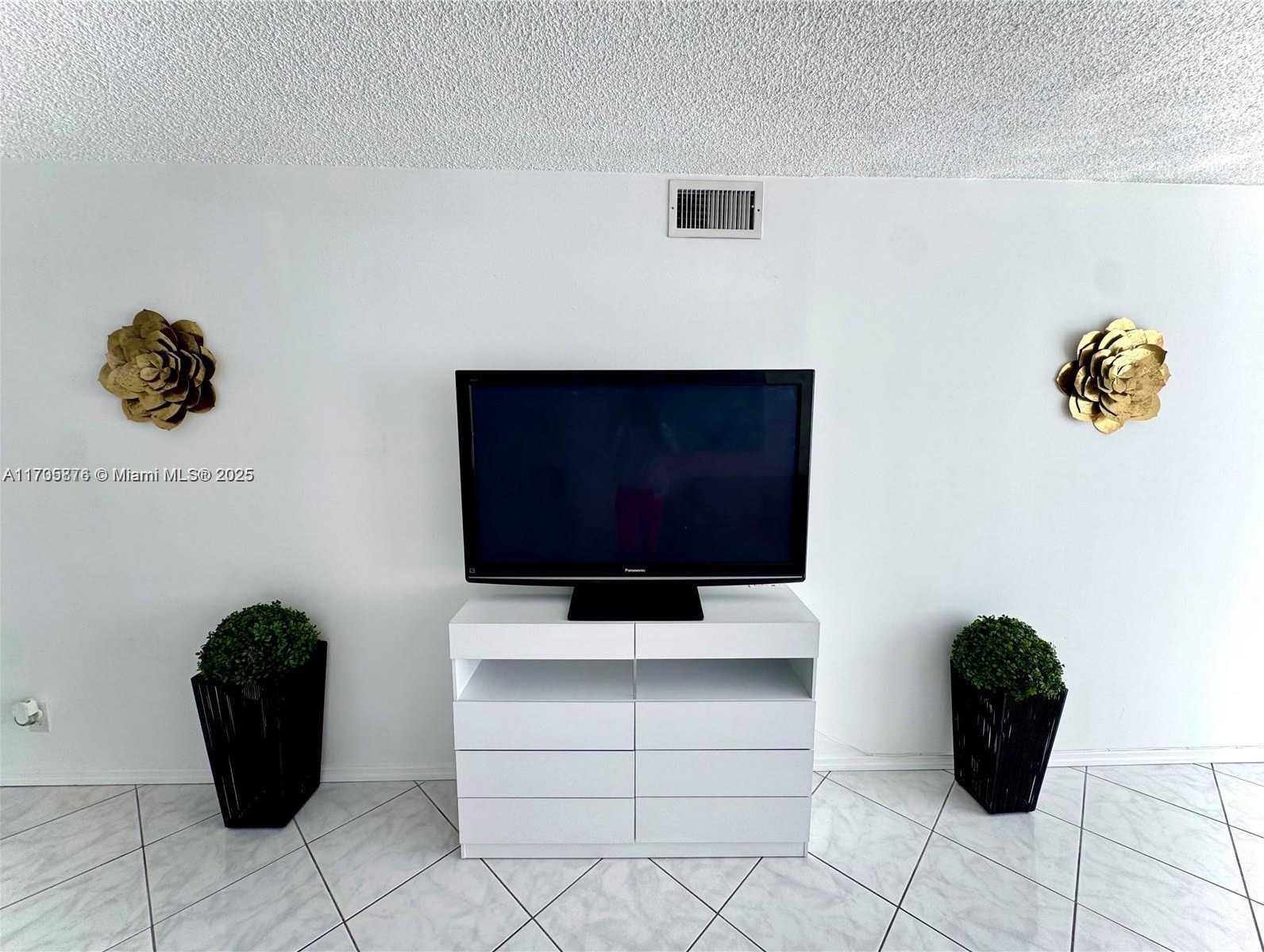 Small Image of 2101 ATLANTIC SHORES BLVD #108, Hallandale Beach Number 9