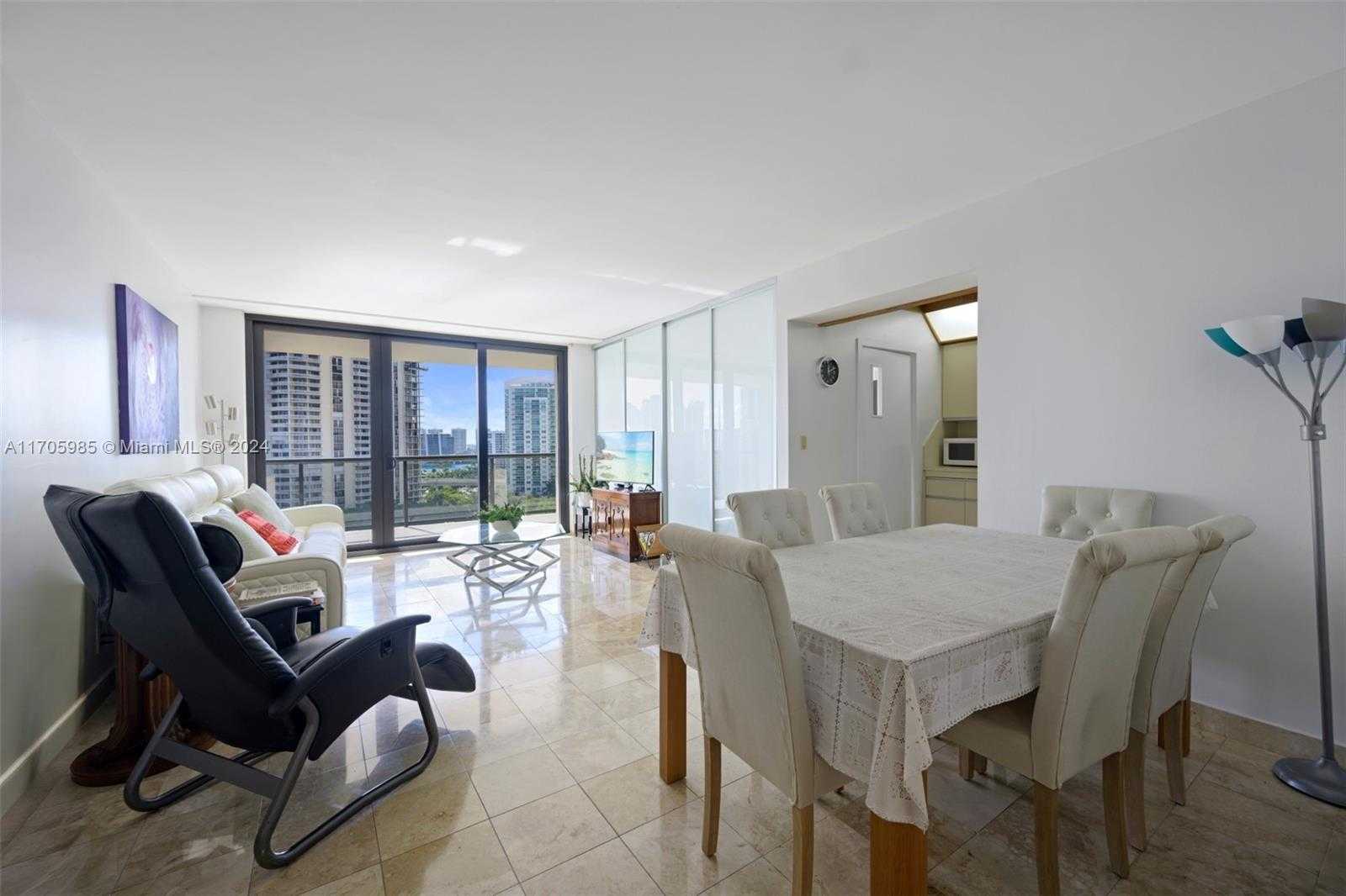 Small Image of 19667 TURNBERRY WAY #14C, Aventura Number 12