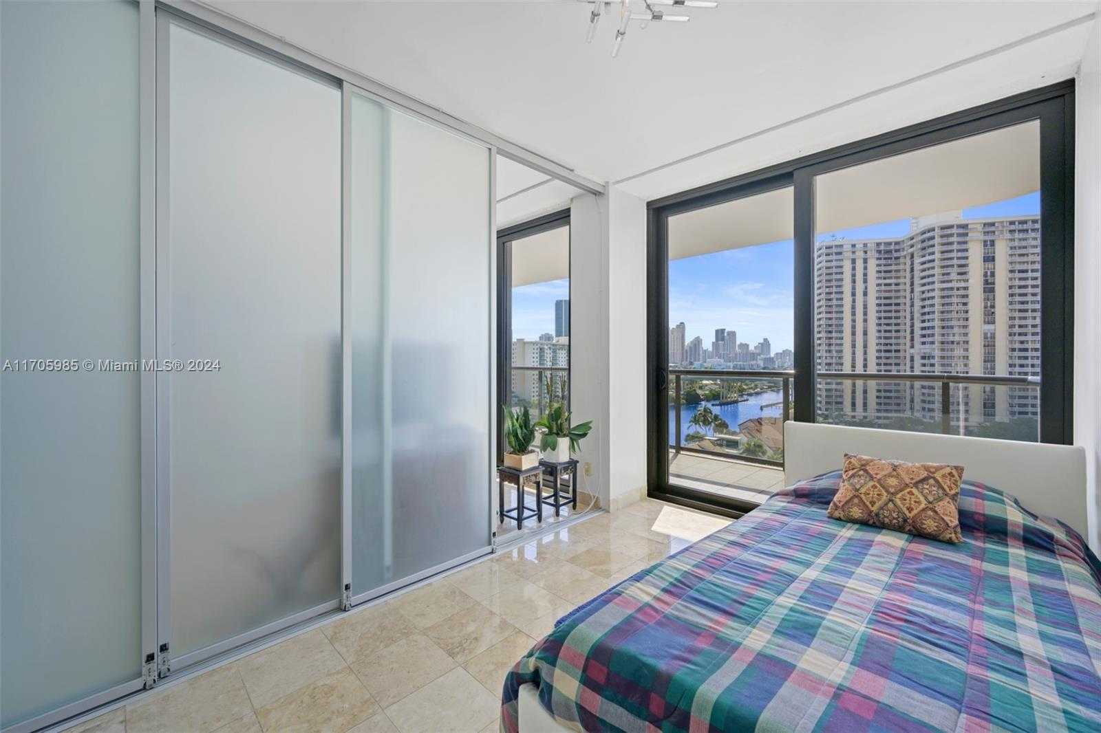 Small Image of 19667 TURNBERRY WAY #14C, Aventura Number 16