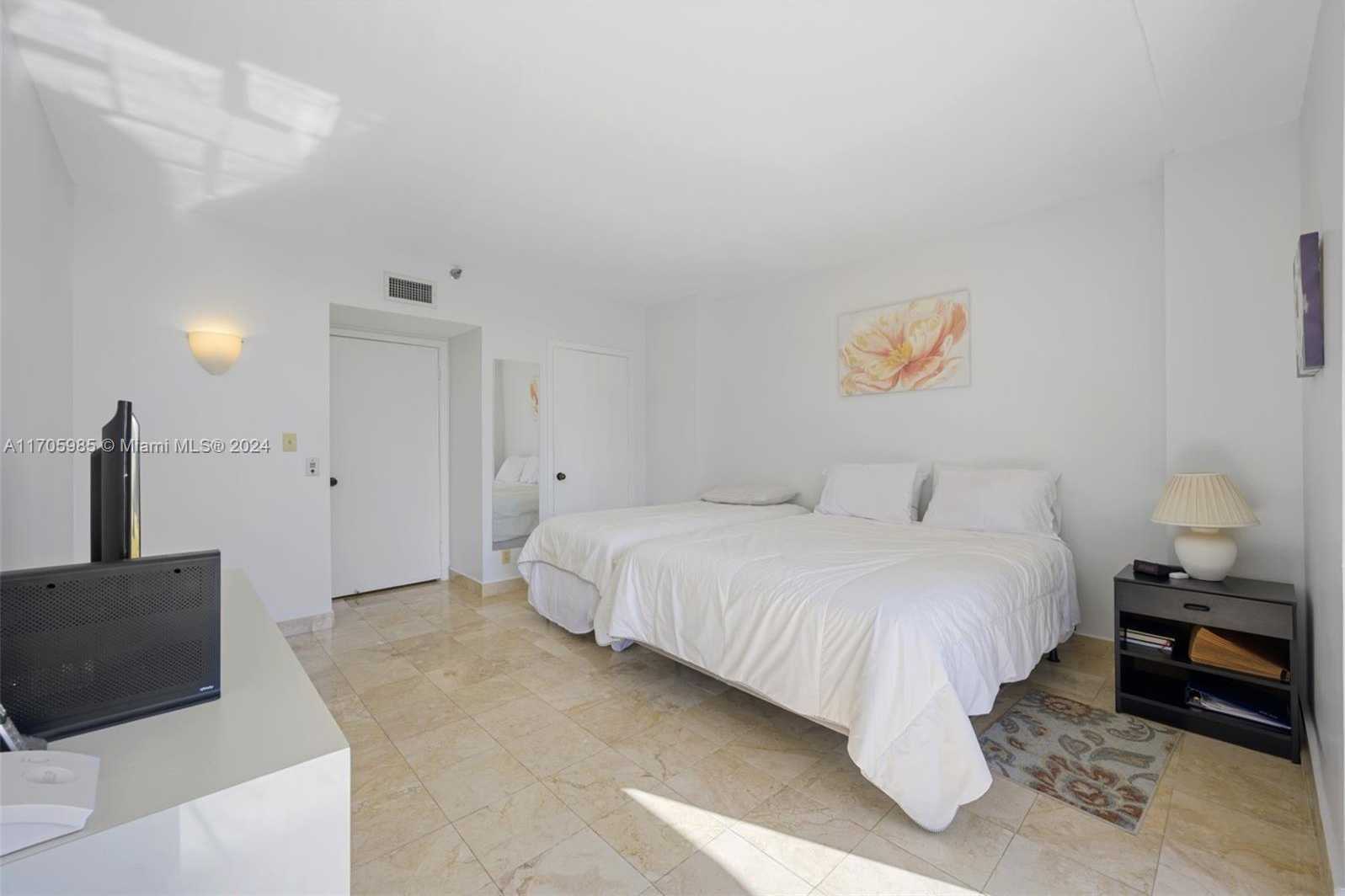 Small Image of 19667 TURNBERRY WAY #14C, Aventura Number 18