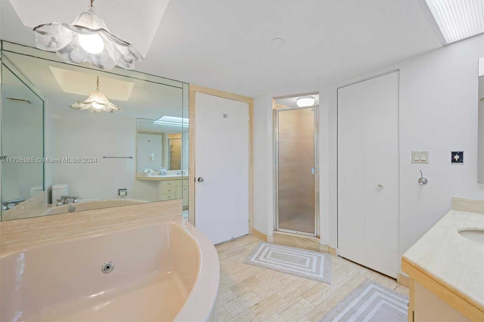 Small Image of 19667 TURNBERRY WAY #14C, Aventura Number 20