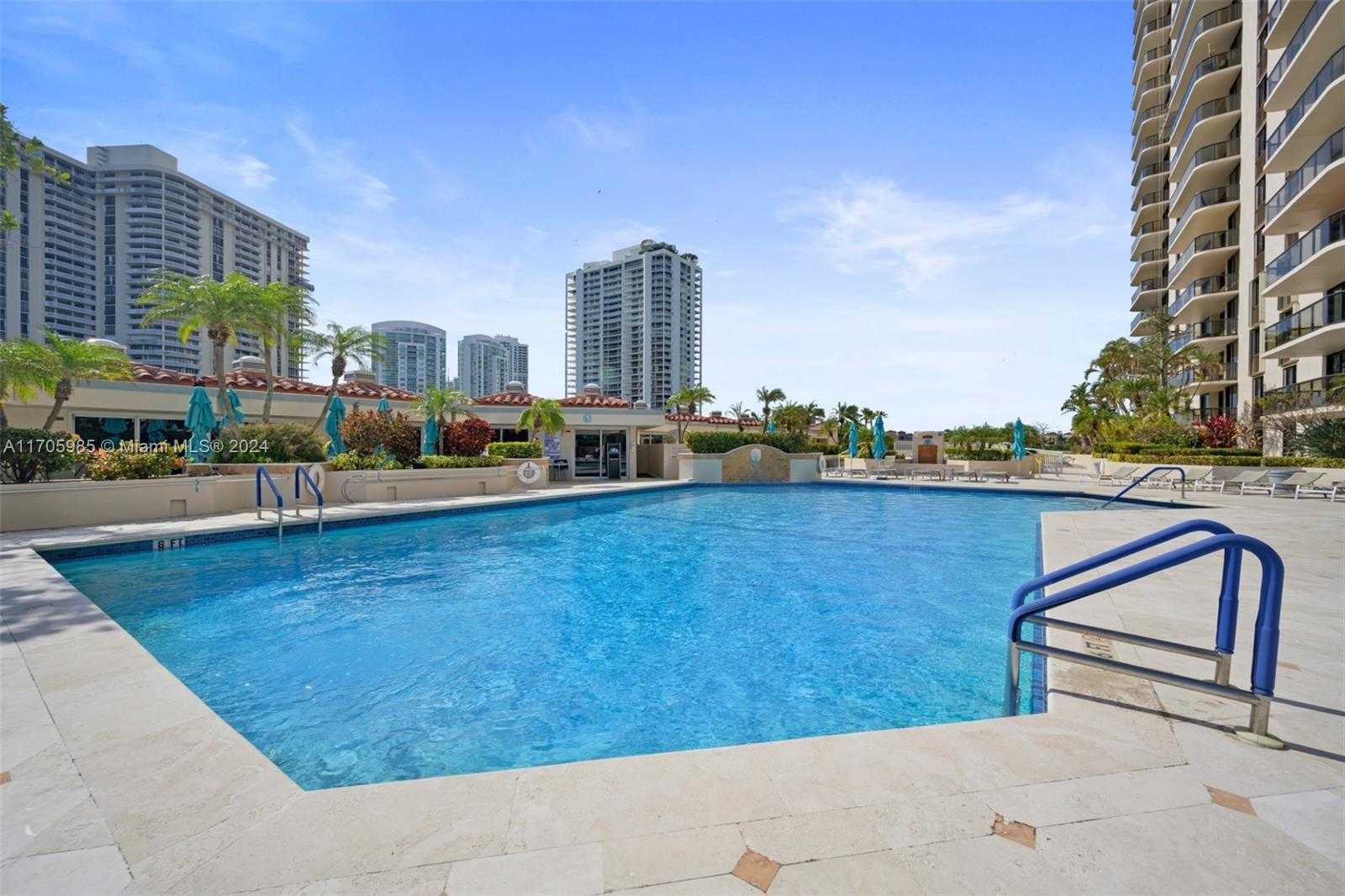 Small Image of 19667 TURNBERRY WAY #14C, Aventura Number 22