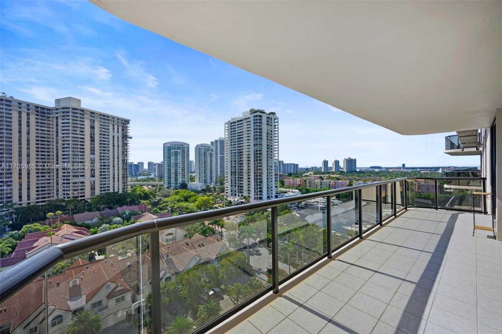 Small Image of 19667 TURNBERRY WAY #14C, Aventura Number 3