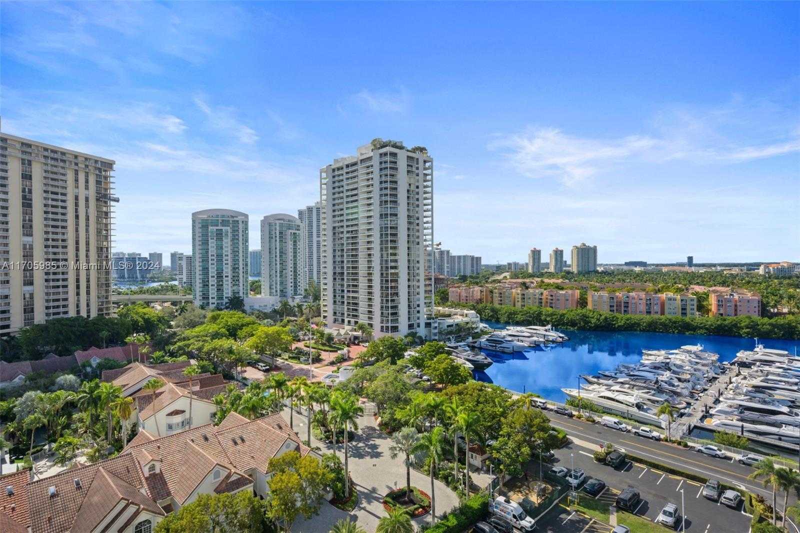 Small Image of 19667 TURNBERRY WAY #14C, Aventura Number 4