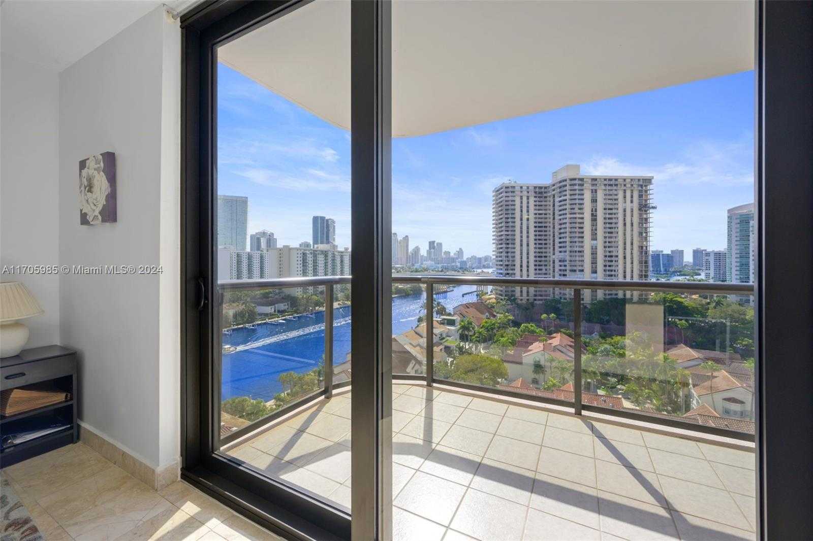 Small Image of 19667 TURNBERRY WAY #14C, Aventura Number 5