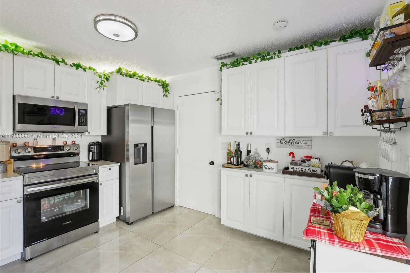 Small Image of 10949 MAINSAIL DR, Cooper City Number 13