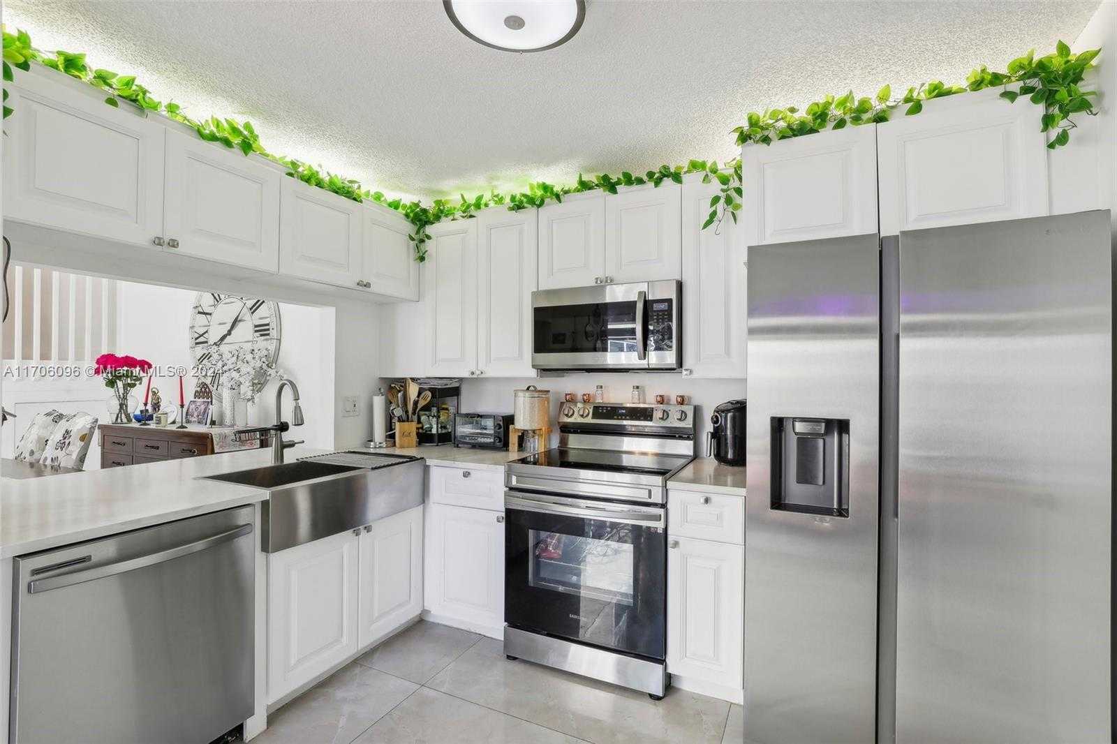 Small Image of 10949 MAINSAIL DR, Cooper City Number 14