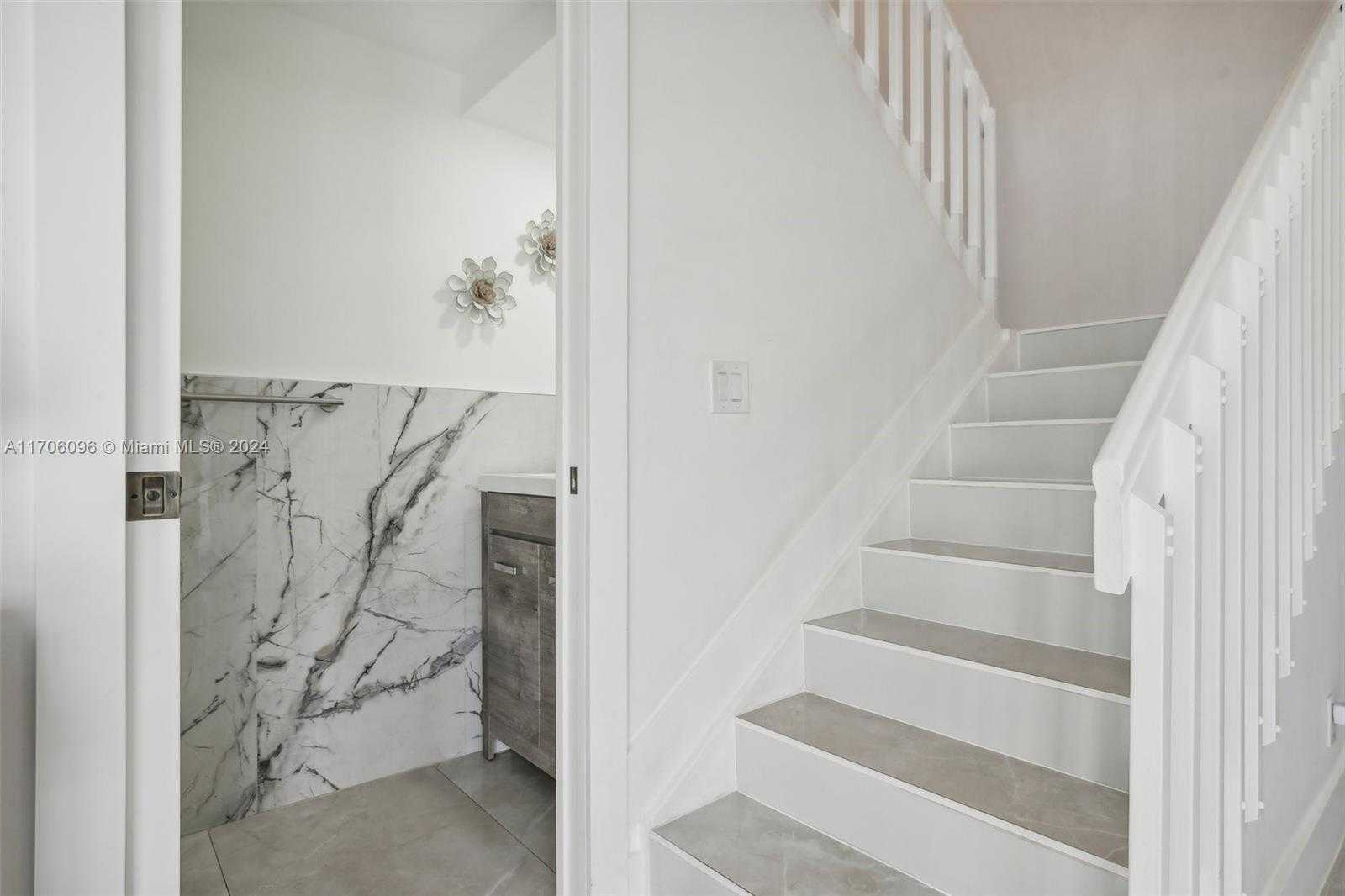 Small Image of 10949 MAINSAIL DR, Cooper City Number 19