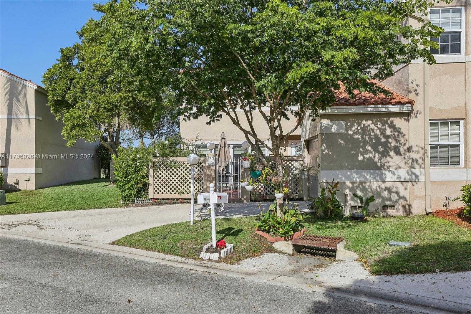 Small Image of 10949 MAINSAIL DR, Cooper City Number 2