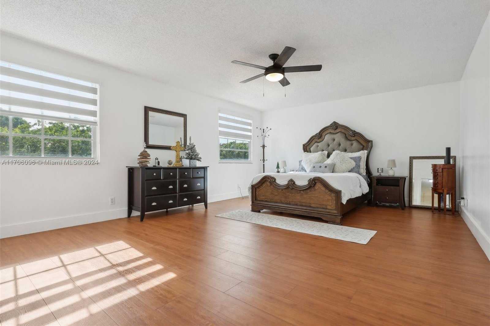 Small Image of 10949 MAINSAIL DR, Cooper City Number 23