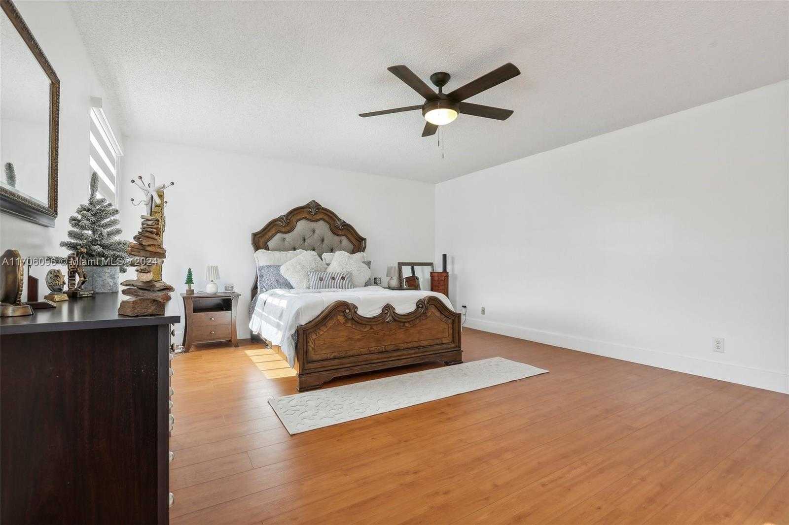 Small Image of 10949 MAINSAIL DR, Cooper City Number 24