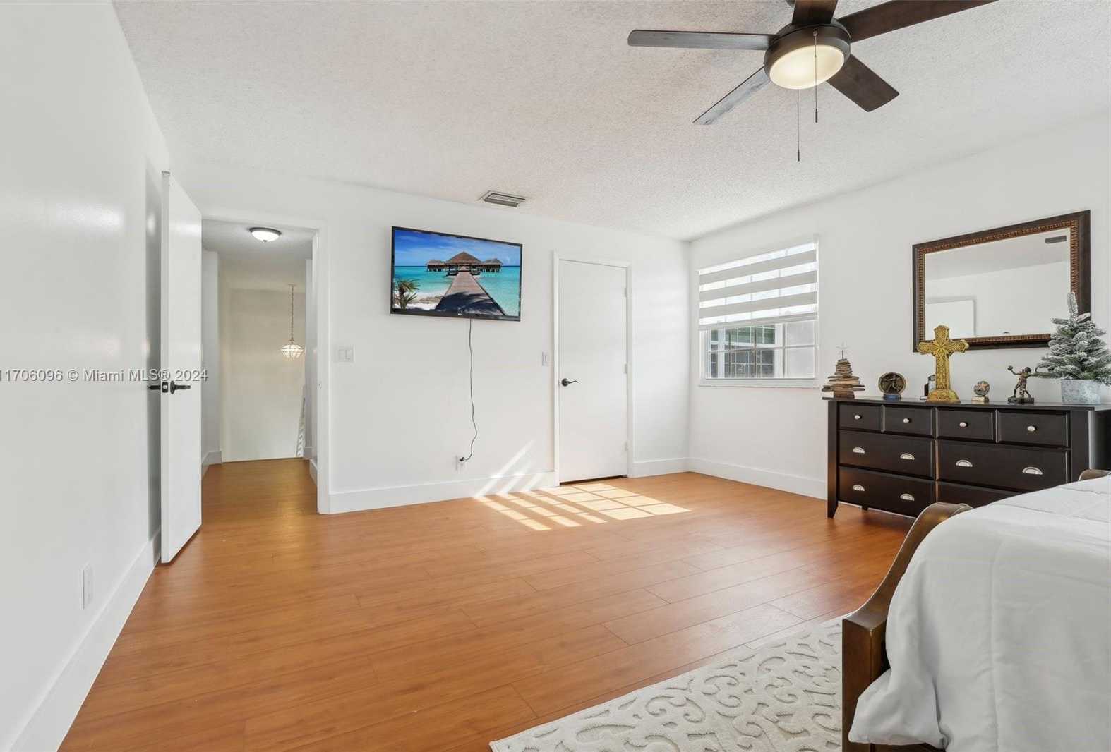 Small Image of 10949 MAINSAIL DR, Cooper City Number 25