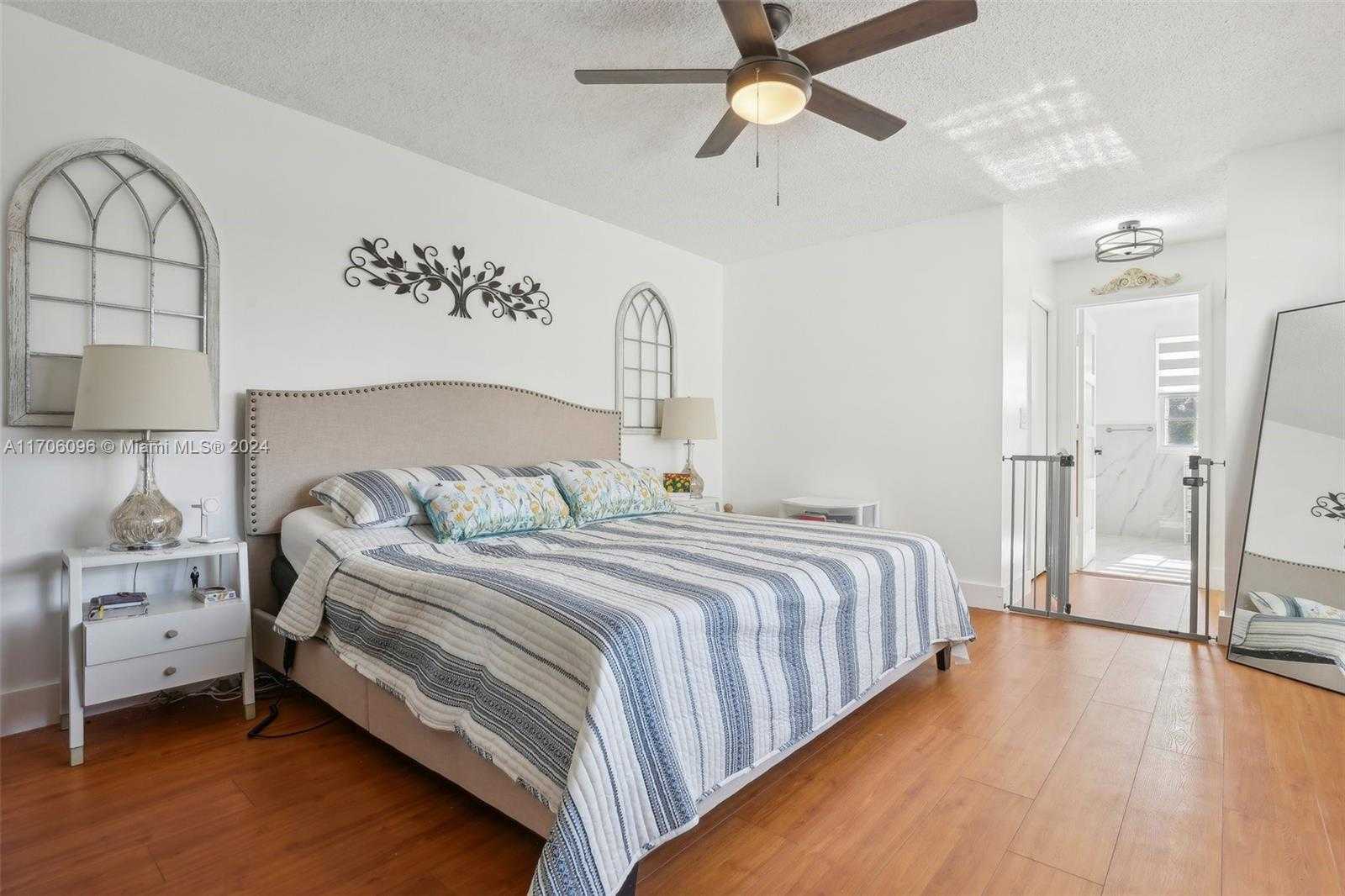 Small Image of 10949 MAINSAIL DR, Cooper City Number 26