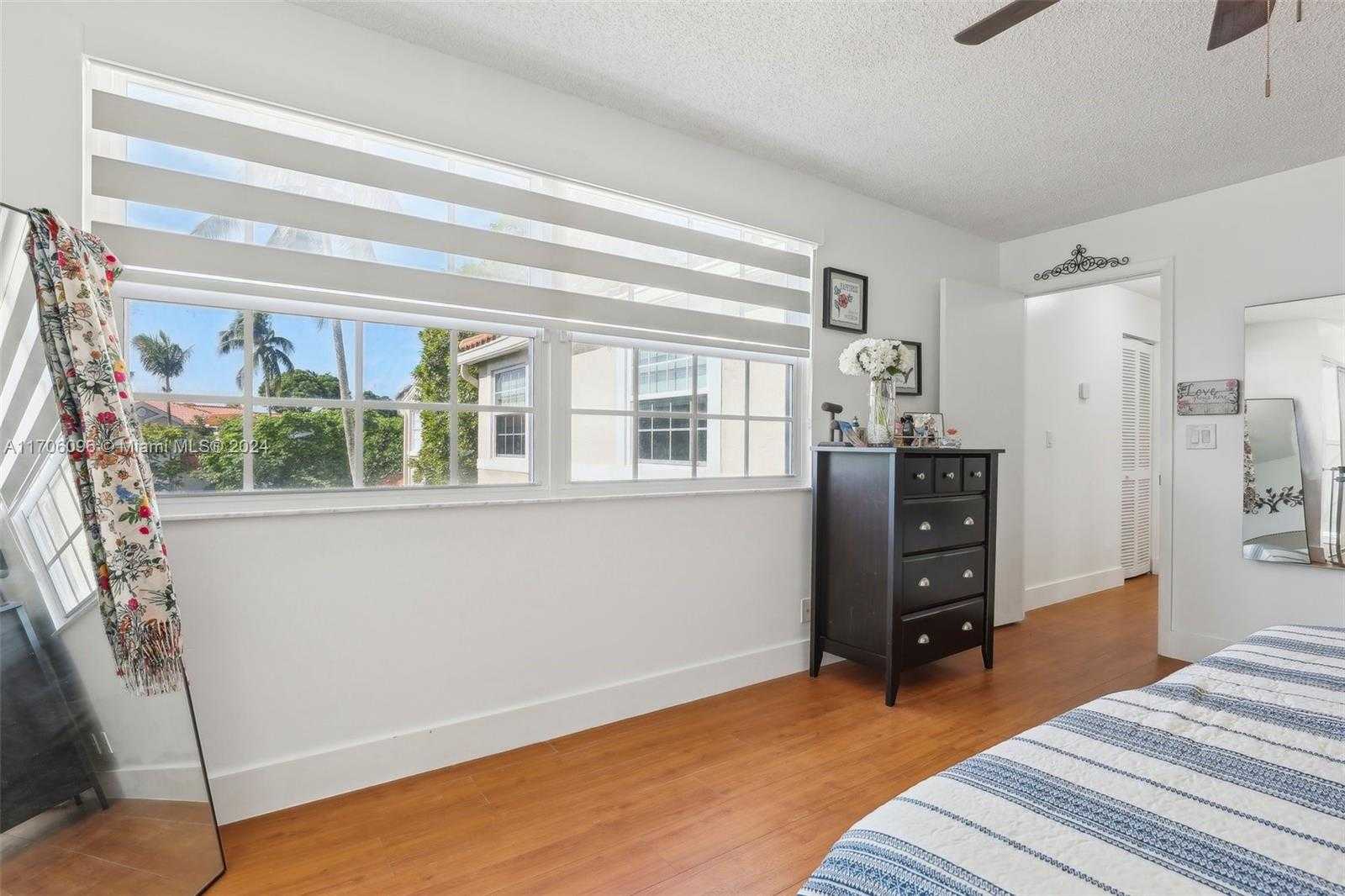 Small Image of 10949 MAINSAIL DR, Cooper City Number 28