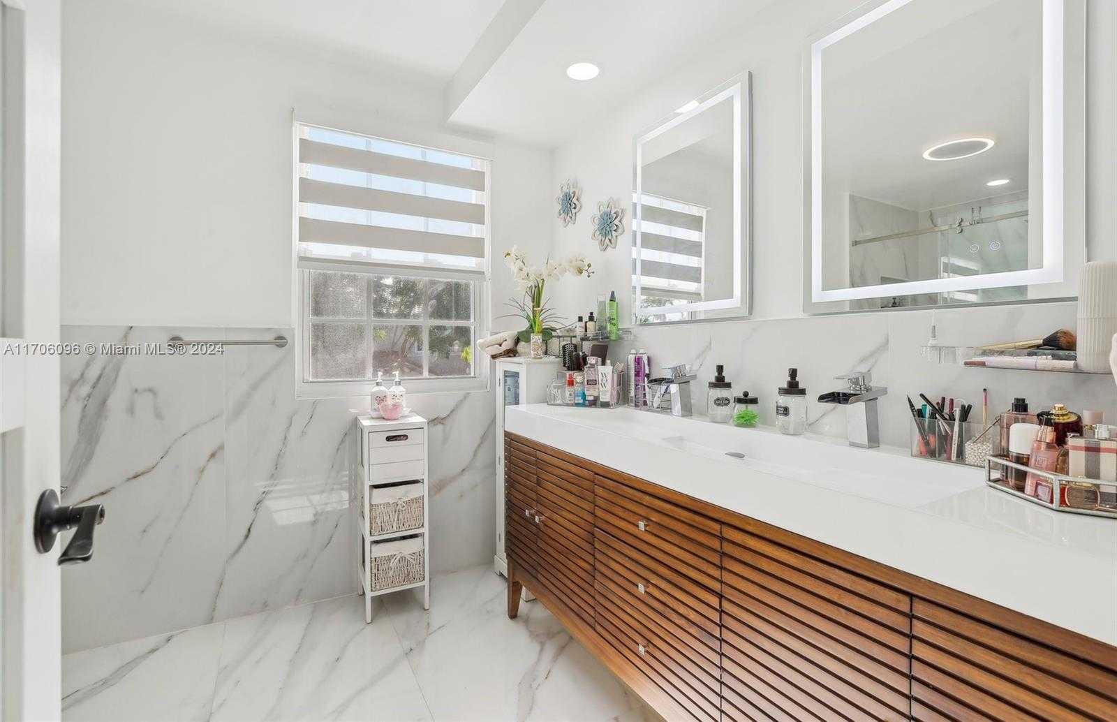 Small Image of 10949 MAINSAIL DR, Cooper City Number 29