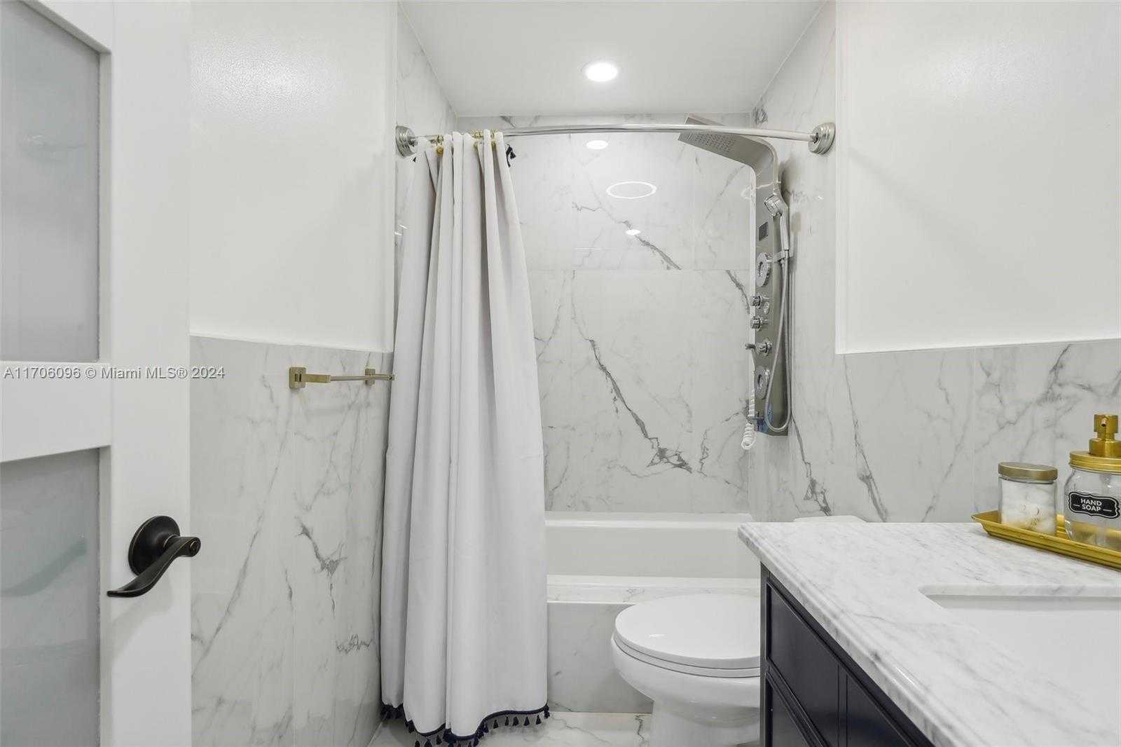 Small Image of 10949 MAINSAIL DR, Cooper City Number 34