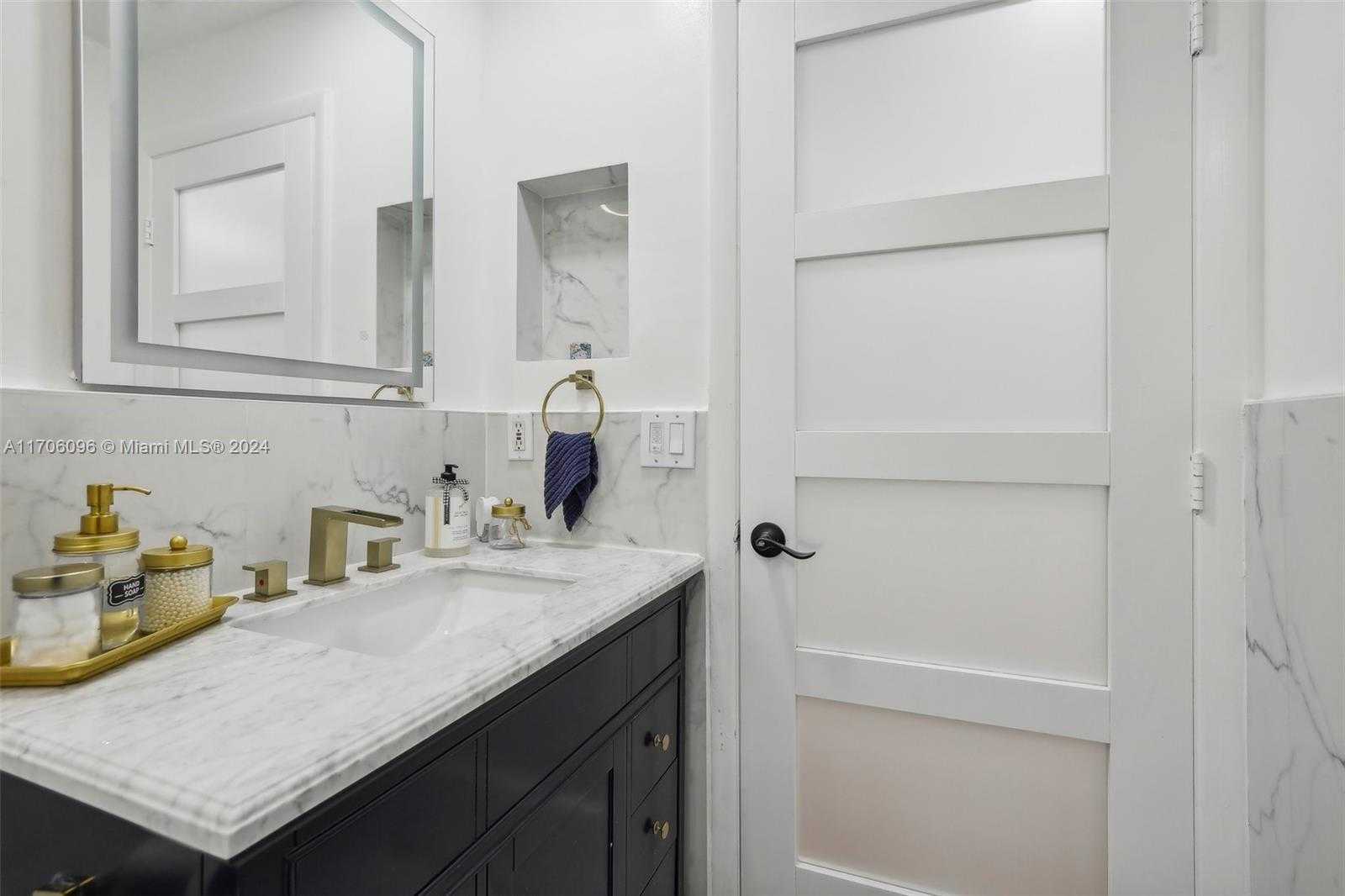Small Image of 10949 MAINSAIL DR, Cooper City Number 35