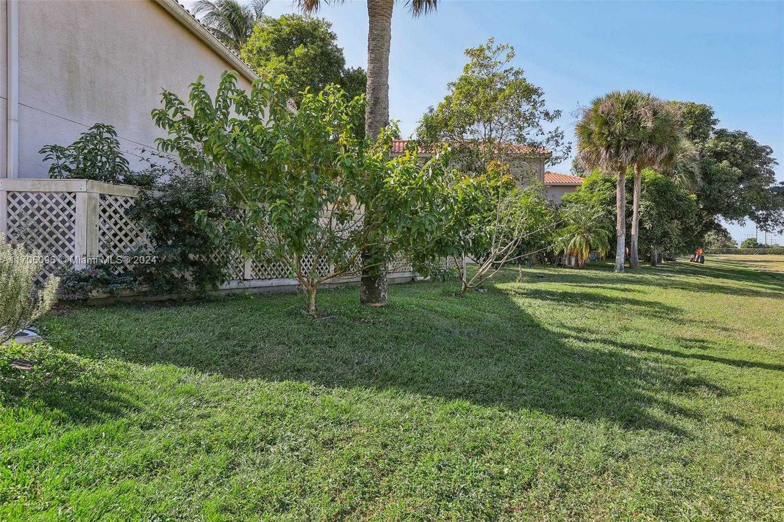 Small Image of 10949 MAINSAIL DR, Cooper City Number 39