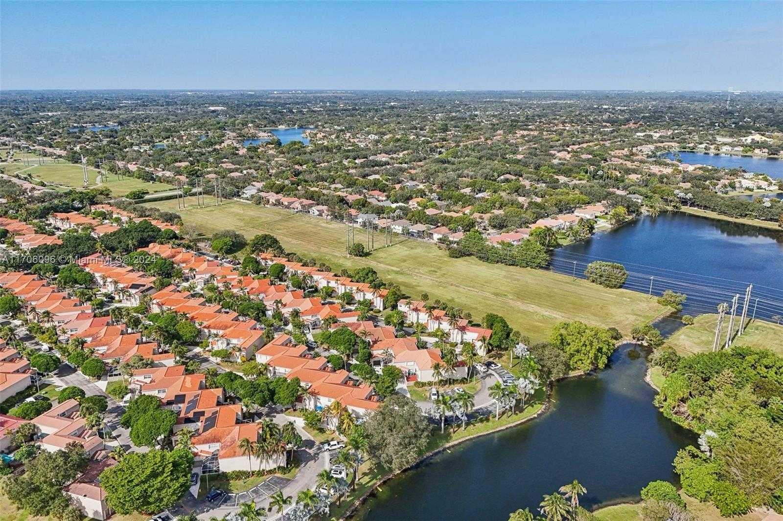 Small Image of 10949 MAINSAIL DR, Cooper City Number 45