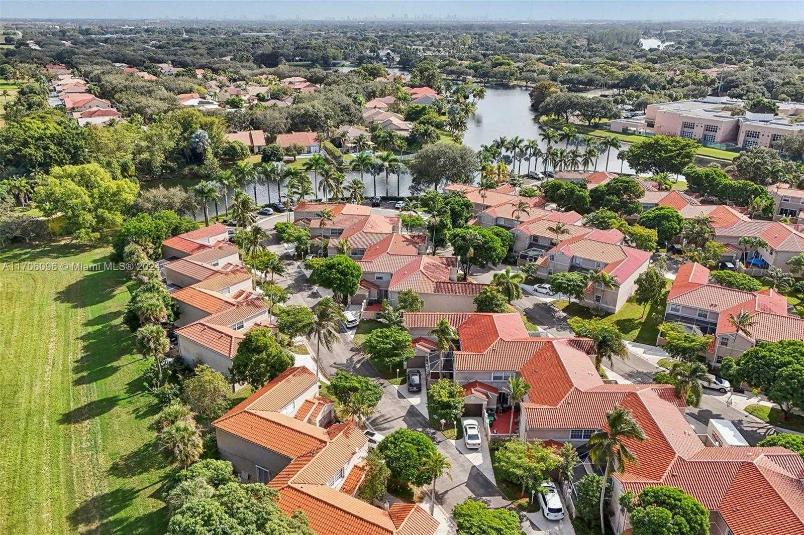 Small Image of 10949 MAINSAIL DR, Cooper City Number 48