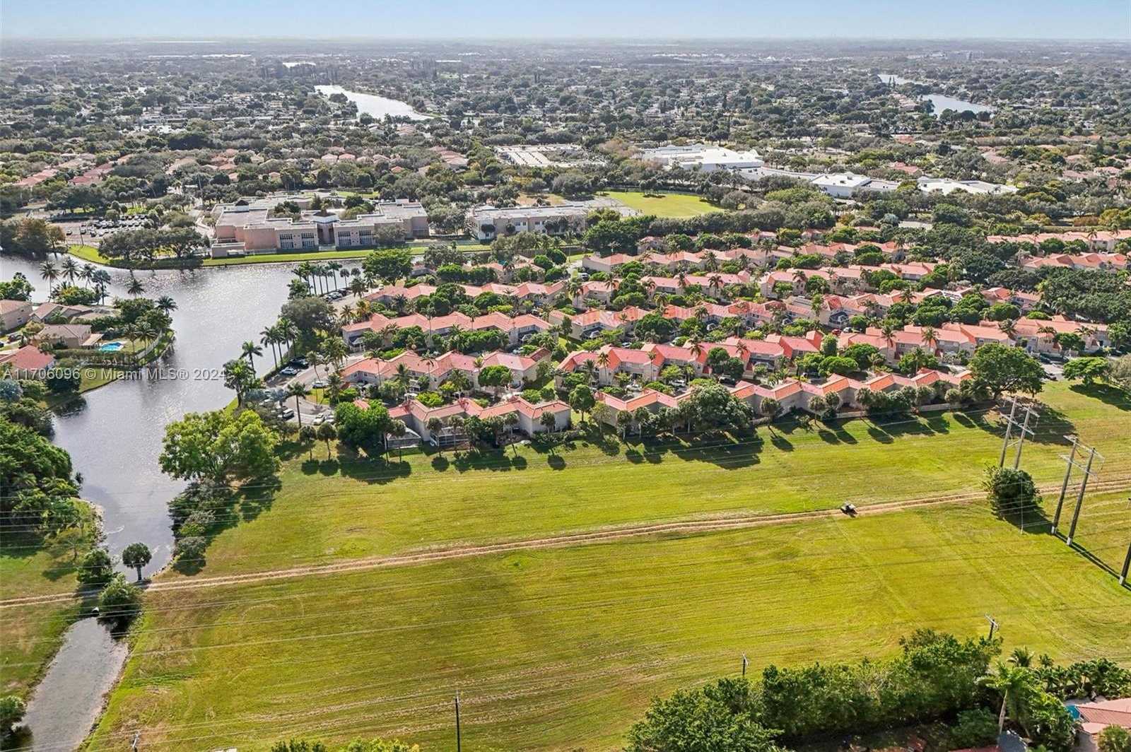Small Image of 10949 MAINSAIL DR, Cooper City Number 51