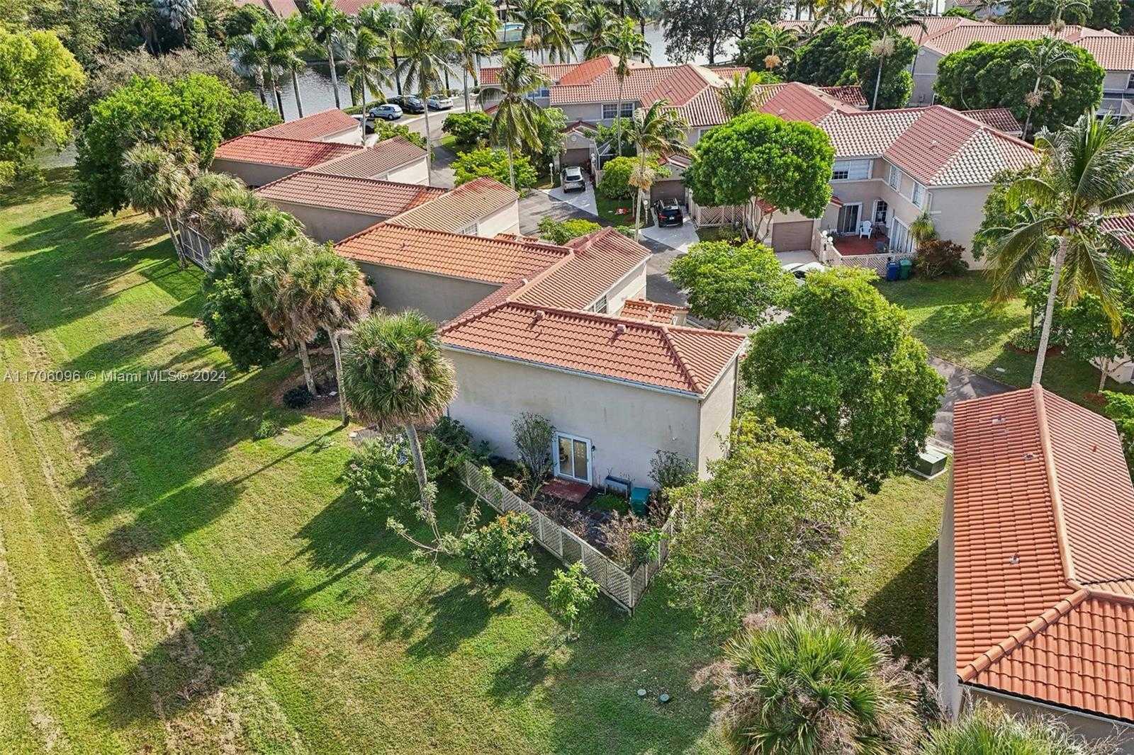 Small Image of 10949 MAINSAIL DR, Cooper City Number 52