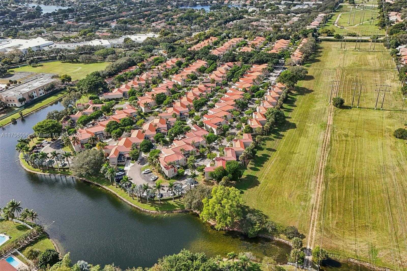 Small Image of 10949 MAINSAIL DR, Cooper City Number 54