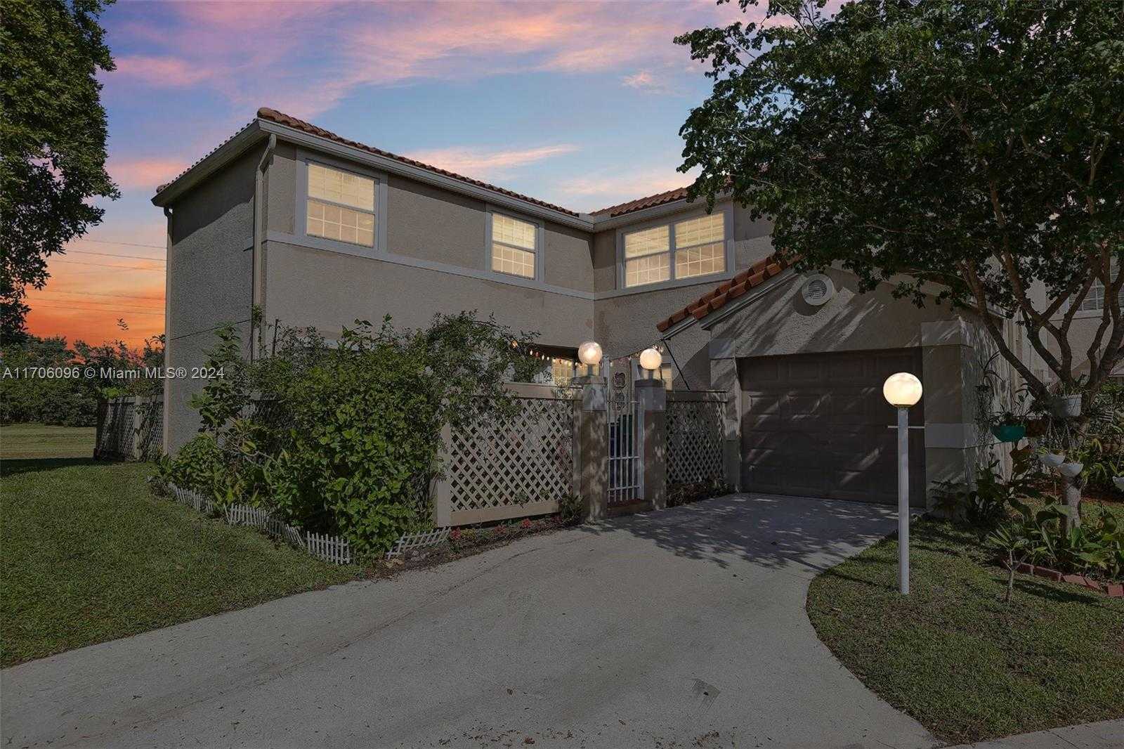 Small Image of 10949 MAINSAIL DR, Cooper City Number 56