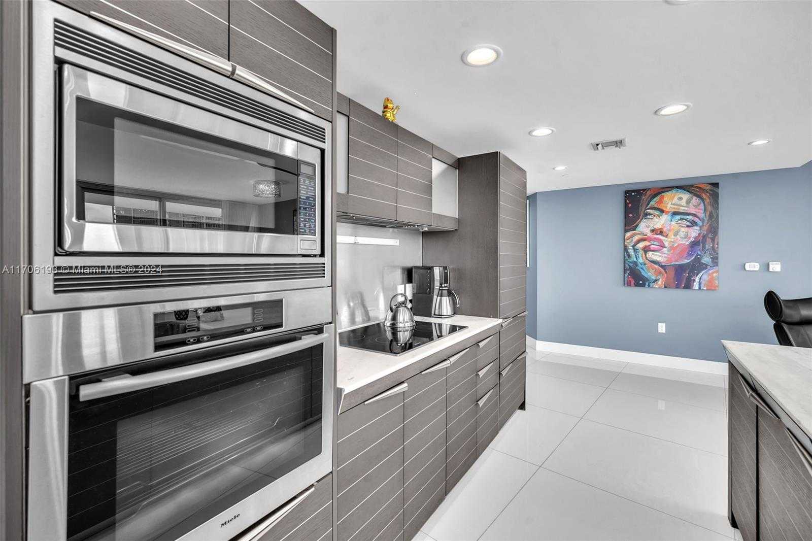Small Image of 200 BISCAYNE BOULEVARD WAY #4202, Miami Number 11
