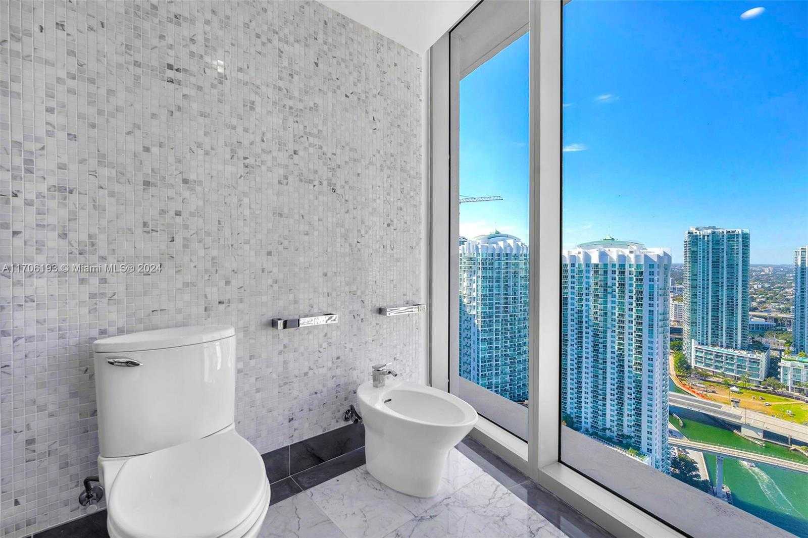 Small Image of 200 BISCAYNE BOULEVARD WAY #4202, Miami Number 17