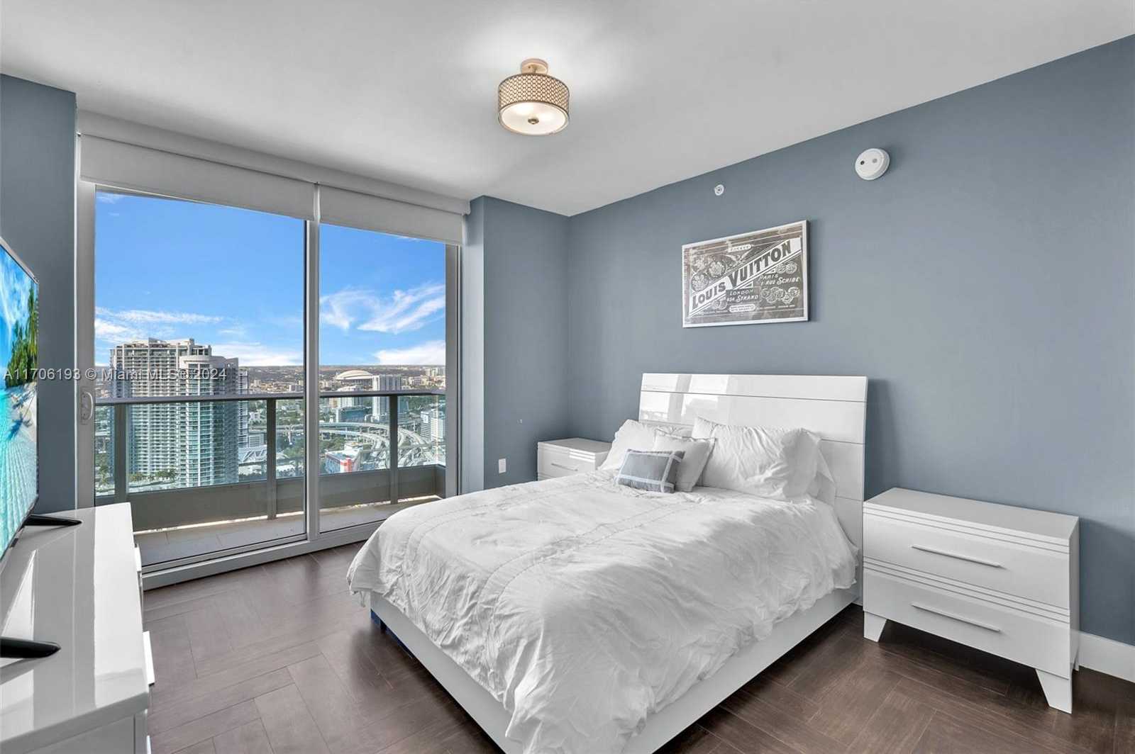 Small Image of 200 BISCAYNE BOULEVARD WAY #4202, Miami Number 18