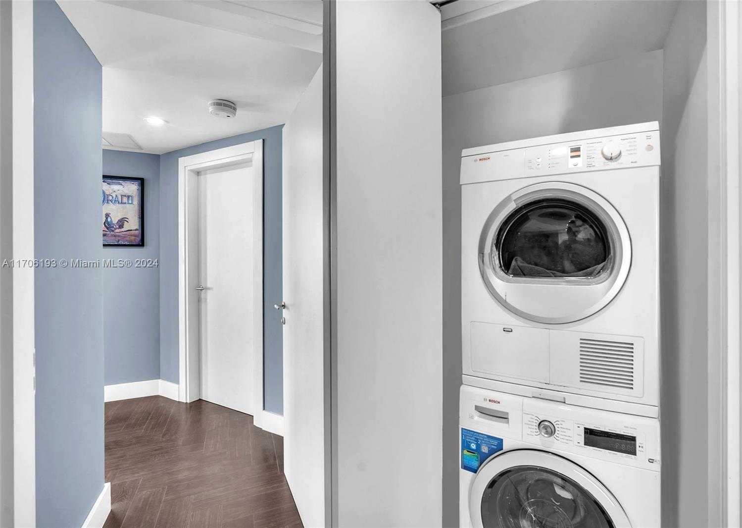 Small Image of 200 BISCAYNE BOULEVARD WAY #4202, Miami Number 24