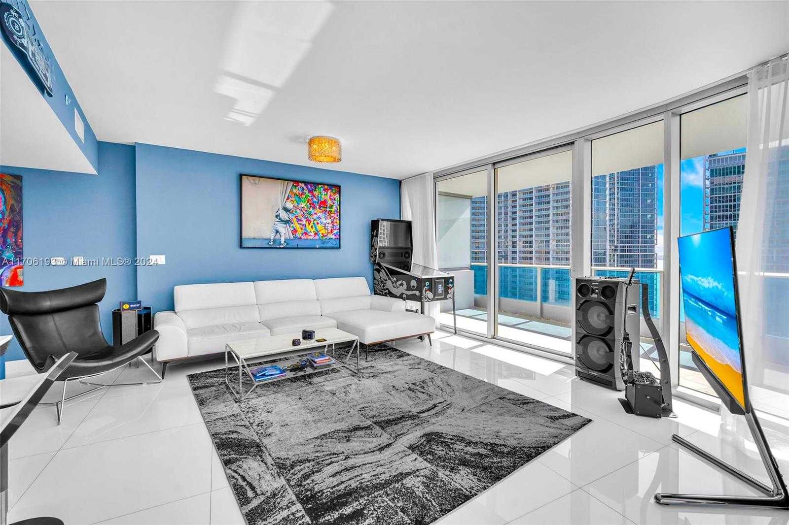 Small Image of 200 BISCAYNE BOULEVARD WAY #4202, Miami Number 3