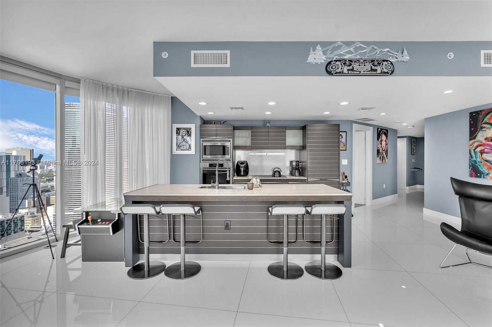 Small Image of 200 BISCAYNE BOULEVARD WAY #4202, Miami Number 7