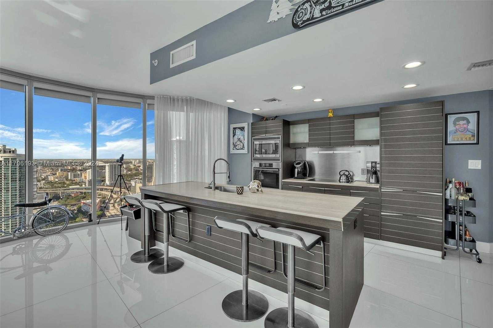 Small Image of 200 BISCAYNE BOULEVARD WAY #4202, Miami Number 8