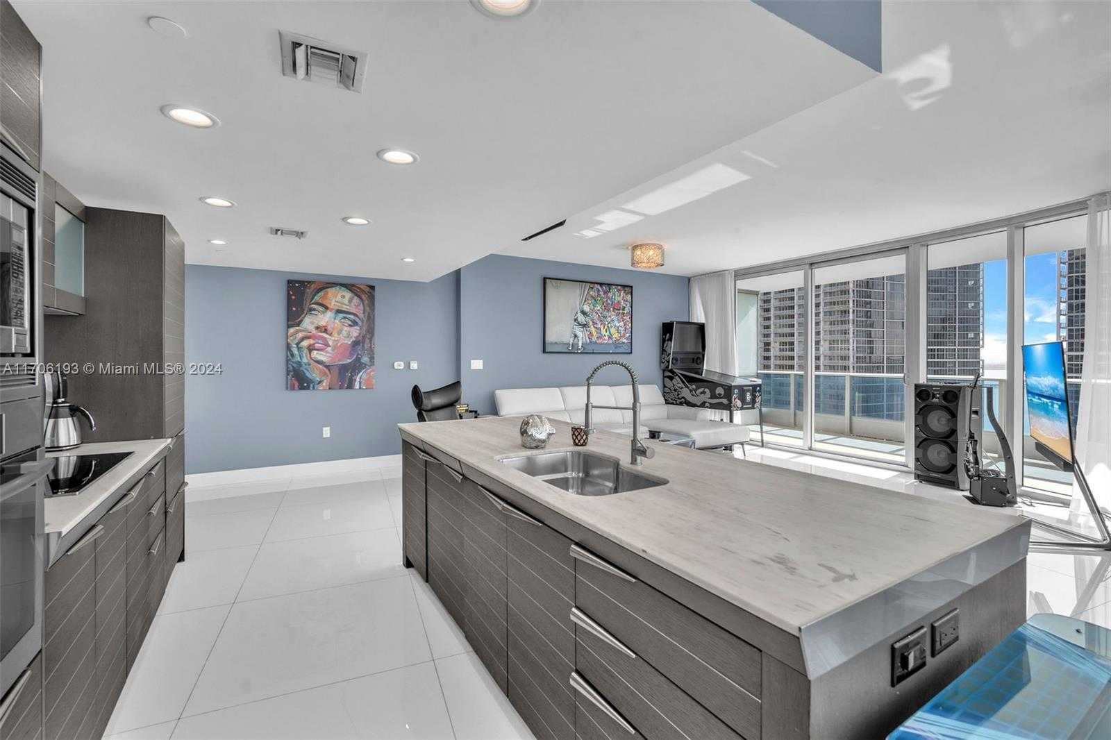 Small Image of 200 BISCAYNE BOULEVARD WAY #4202, Miami Number 9