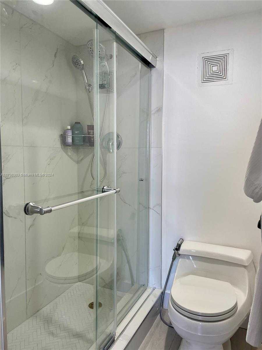 Small Image of 6900 BAY DR #7A, Miami Beach Number 14