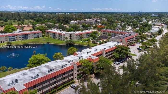 Small Image of 2700 WEST SUNRISE LAKES DR #103, Sunrise Number 15