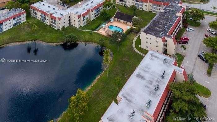 Small Image of 2700 WEST SUNRISE LAKES DR #103, Sunrise Number 16