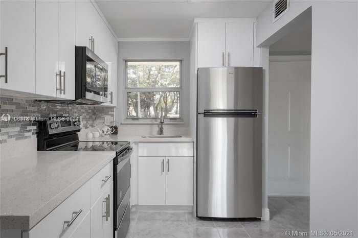 Small Image of 2700 WEST SUNRISE LAKES DR #103, Sunrise Number 2