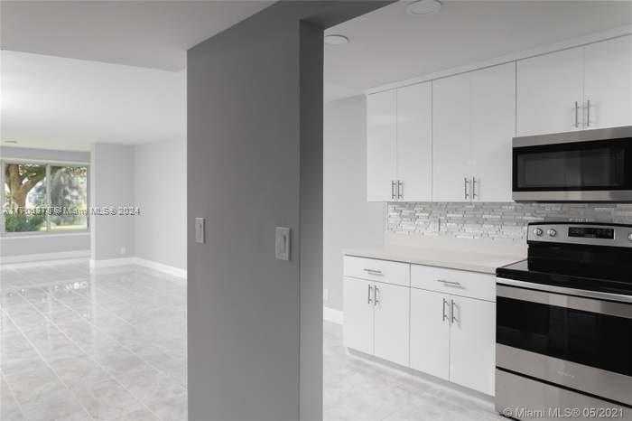 Small Image of 2700 WEST SUNRISE LAKES DR #103, Sunrise Number 3