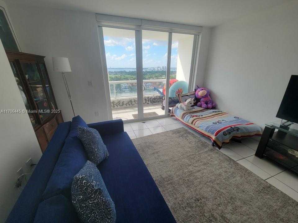 Small Image of 5601 COLLINS AVE #PH-9, Miami Beach Number 10