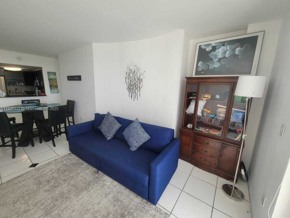 Small Image of 5601 COLLINS AVE #PH-9, Miami Beach Number 14