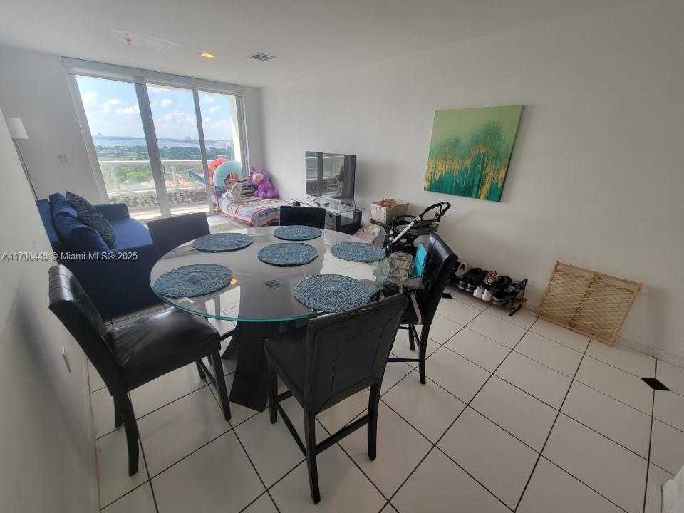 Small Image of 5601 COLLINS AVE #PH-9, Miami Beach Number 15