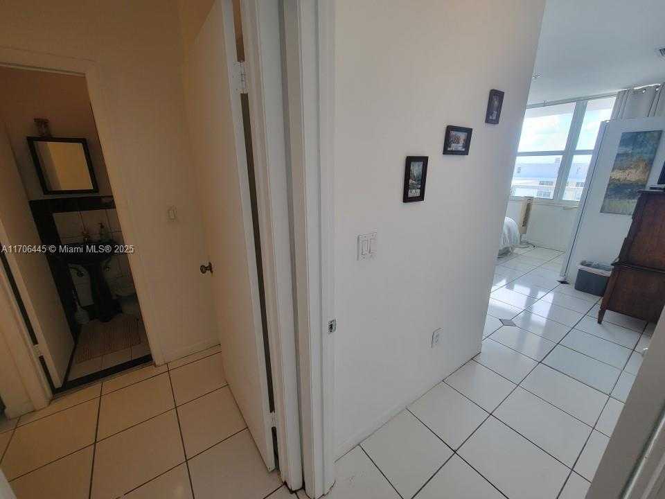 Small Image of 5601 COLLINS AVE #PH-9, Miami Beach Number 16